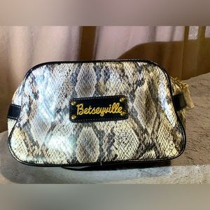 Betsey Johnson NWOT Betseyville snakeskin pattern Cosmetic bag 9 x 5 x 3 1/2 in